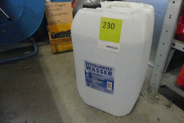 Kanister destilliertes Wasser